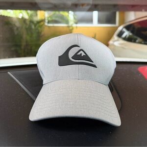 Quiksilver Light Gray Logo flexfit hat